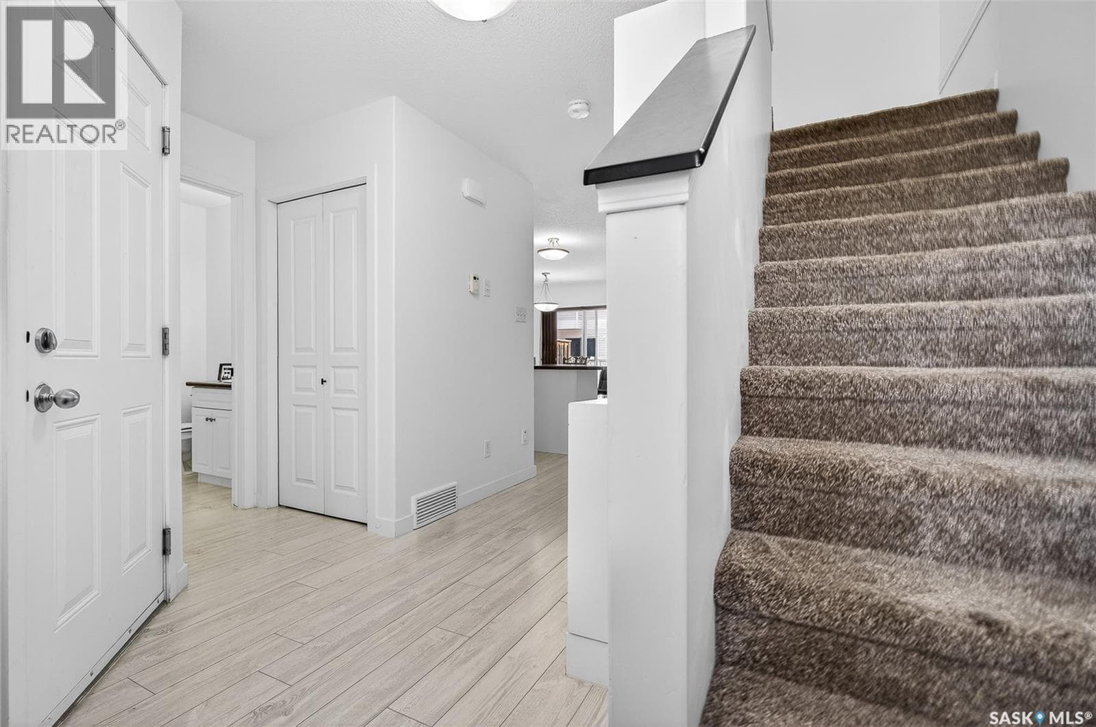 210 851 Chester ROAD photo 5