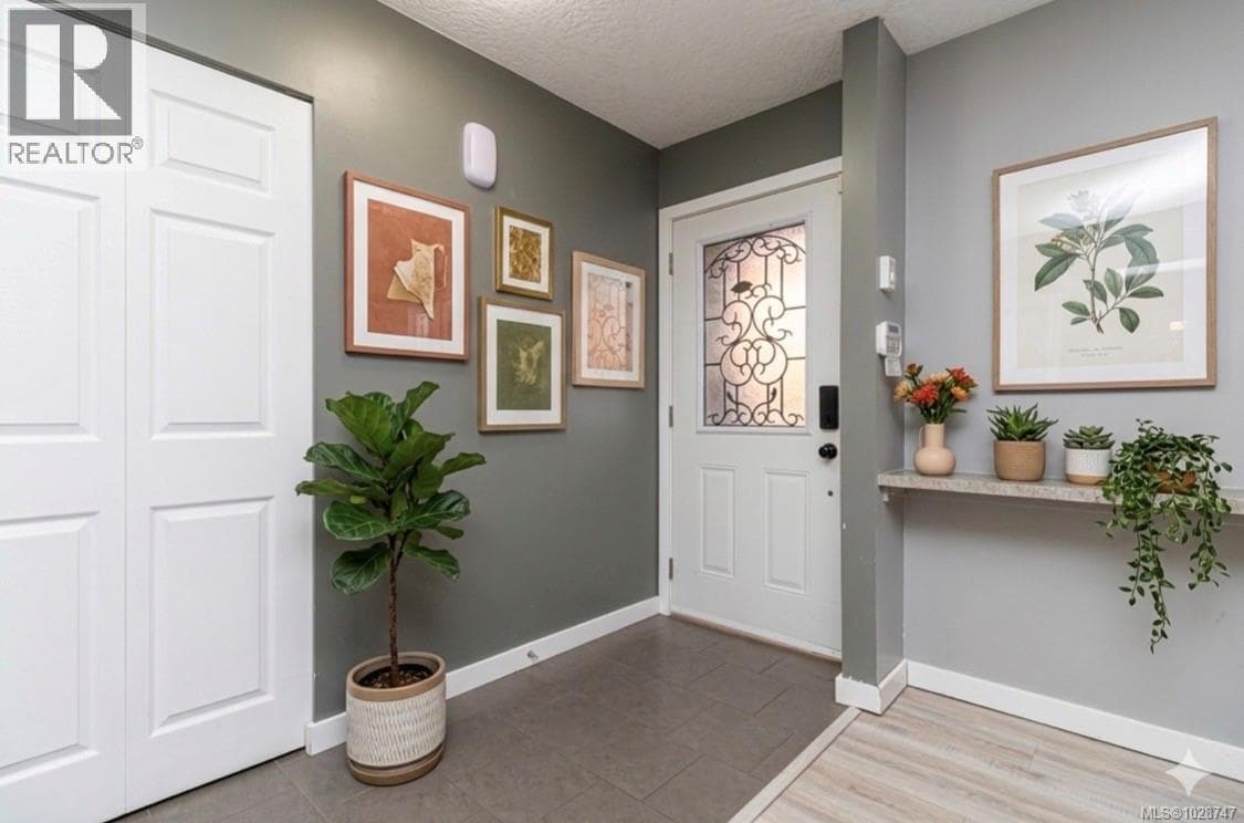2894 Maurice Lane photo 4