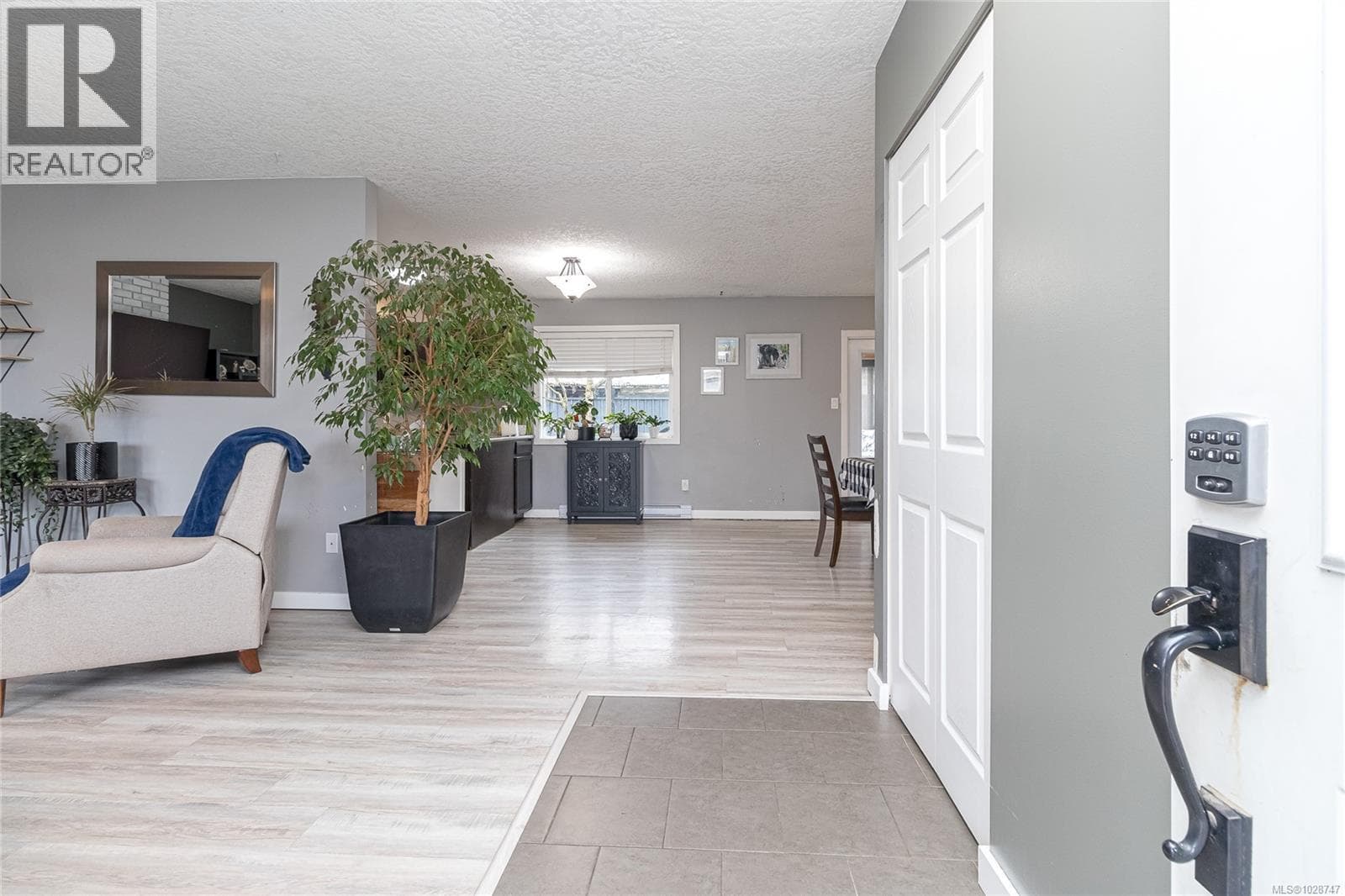 2894 Maurice Lane photo 5
