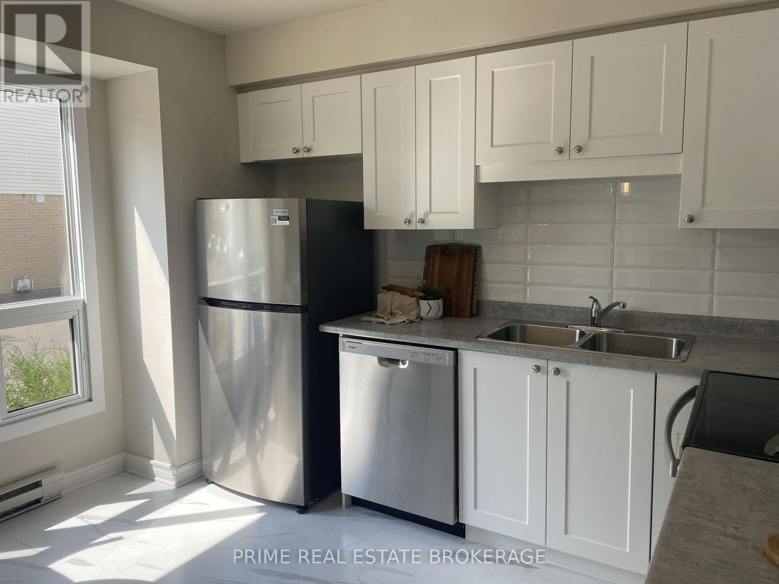 44 - 355 SANDRINGHAM CRESCENT photo 3