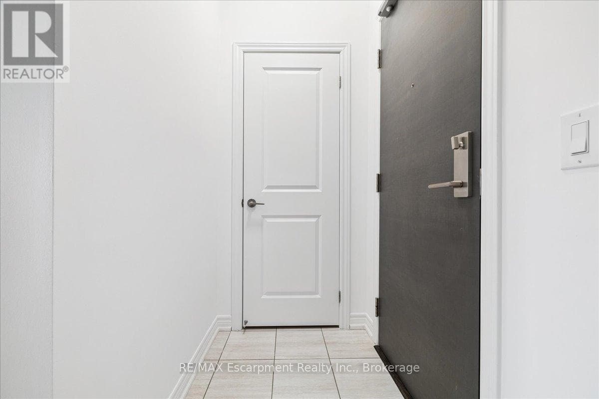 205 - 2393 BRONTE ROAD photo 3