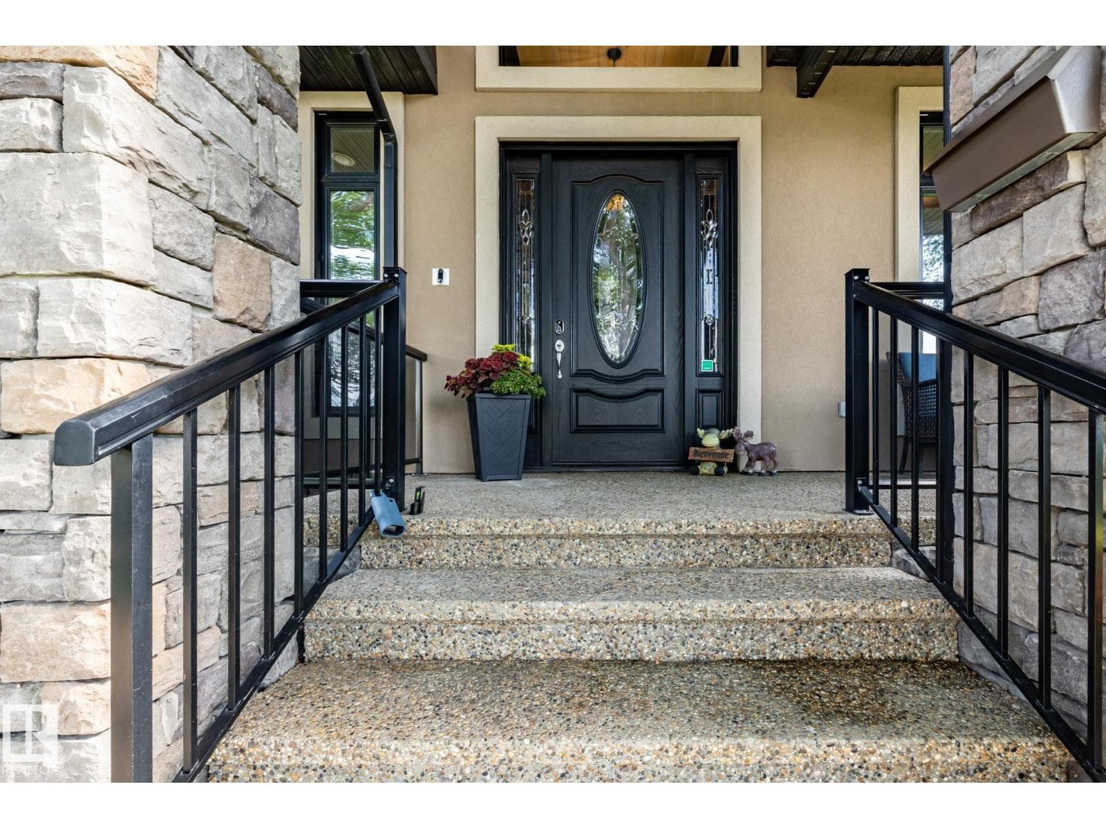 7620 98A AV NW photo 4