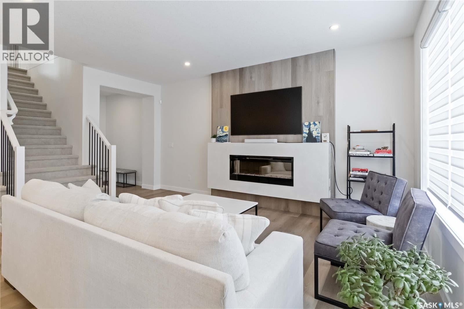 155 Keith WAY photo 4