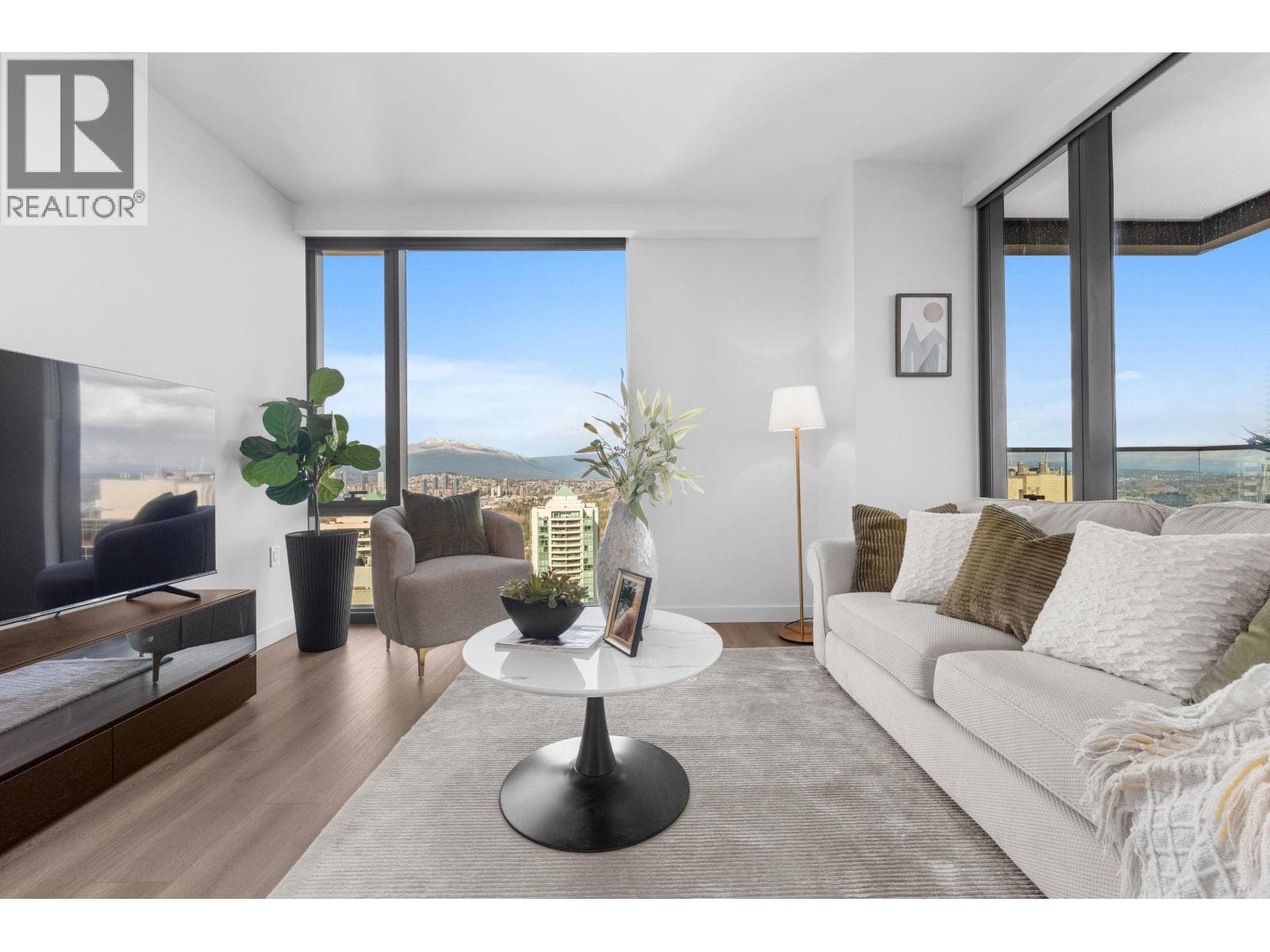 2108 5987 WILSON AVENUE photo 4