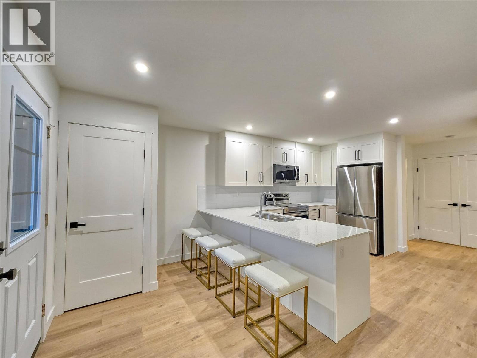 2098 Pine Tree Way Unit# 42 photo 3