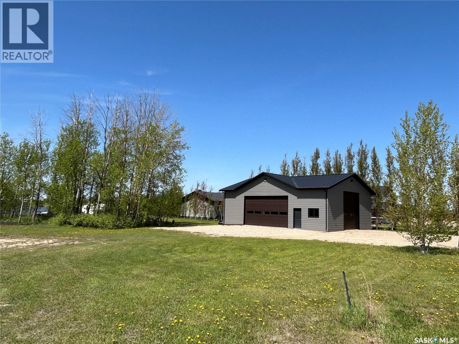 39 Pape DRIVE