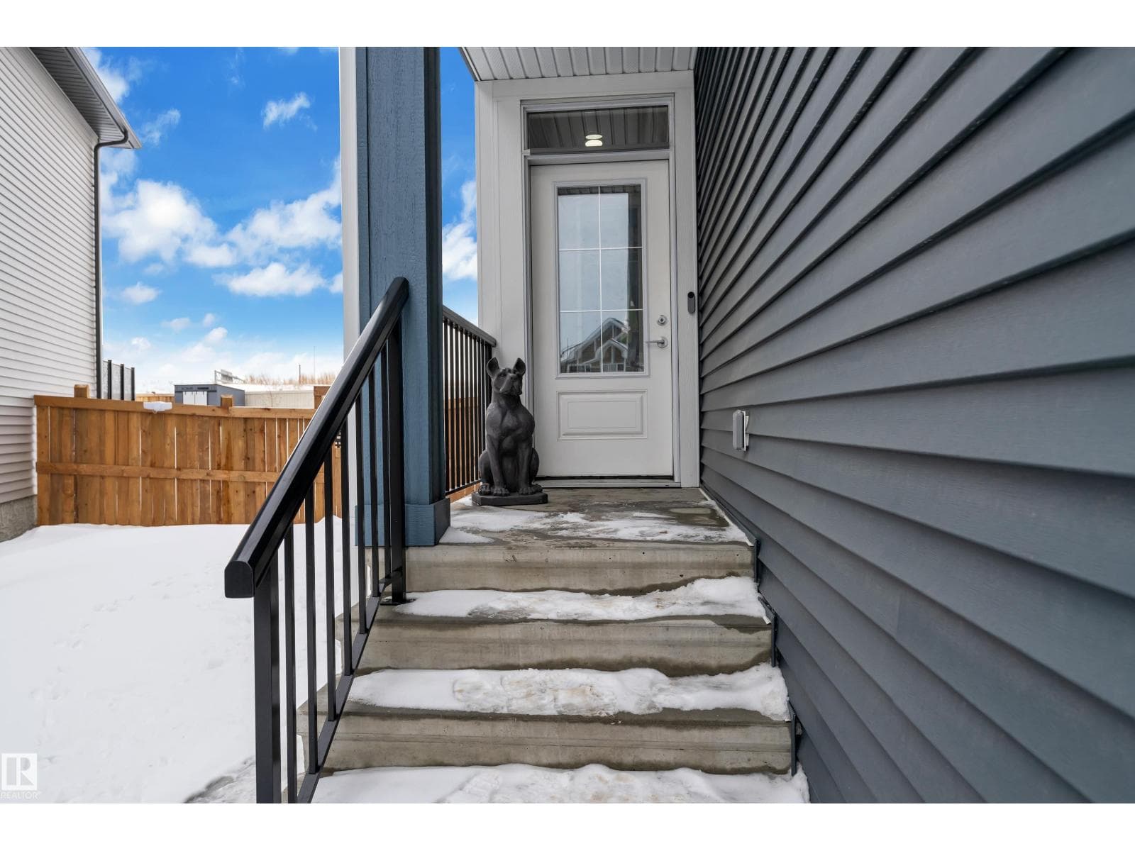 3003 4 ST NW photo 3