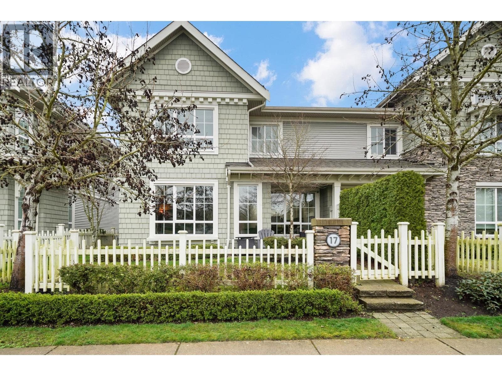 3 bed 3 bath single family at 17 5510 ADMIRAL WAY — $1,199,000