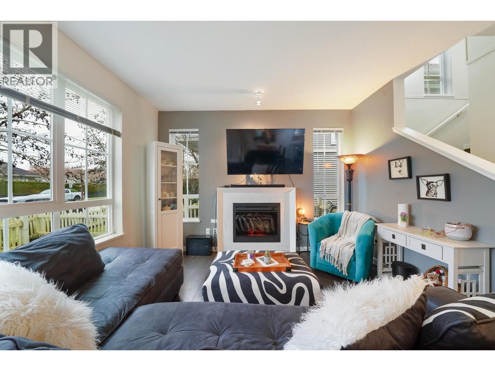 17 5510 ADMIRAL WAY photo 2