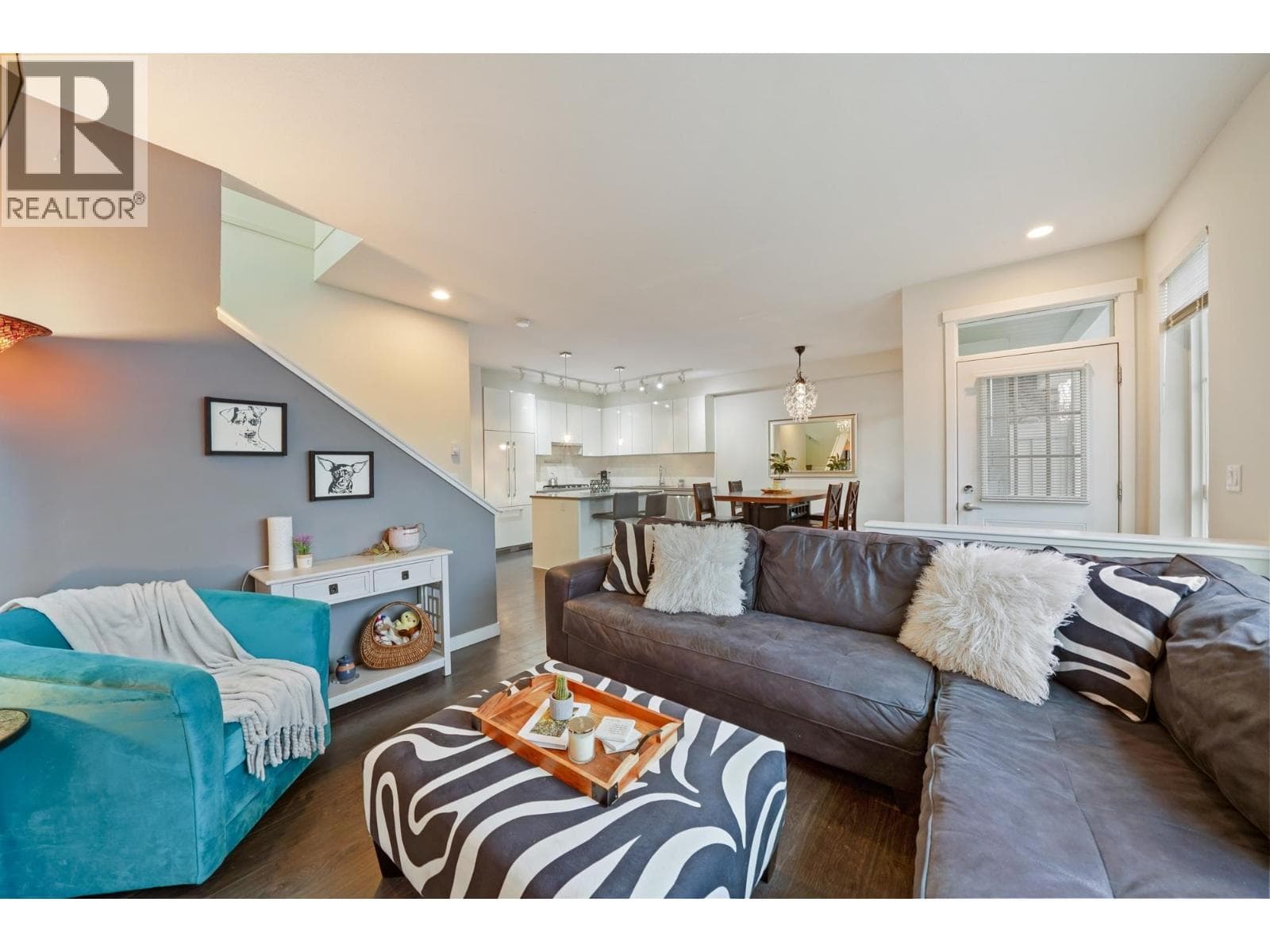 17 5510 ADMIRAL WAY photo 3