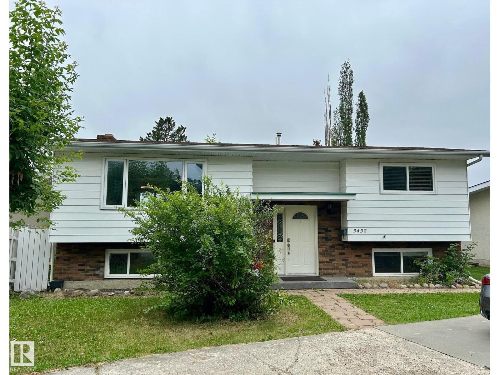 4 bed 2 bath single family at 3432 81 ST NW — $400,000