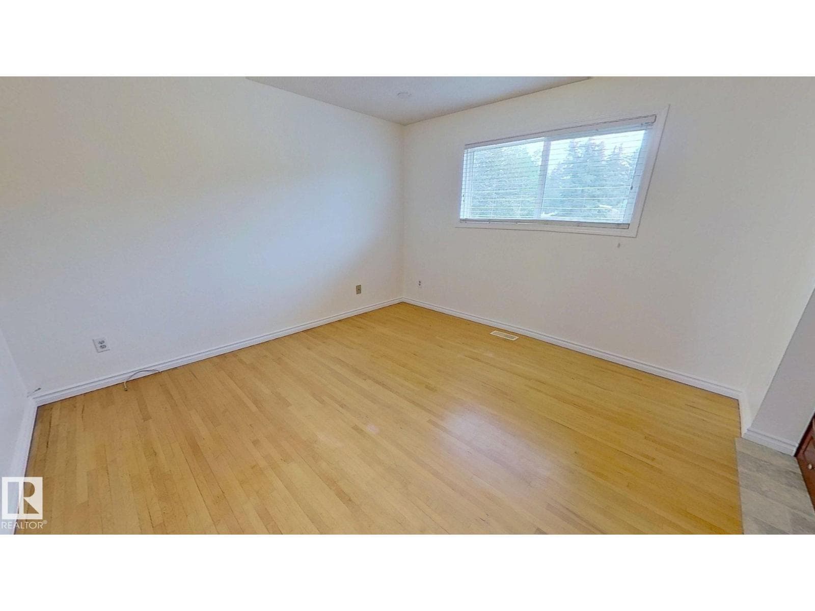 3432 81 ST NW photo 11