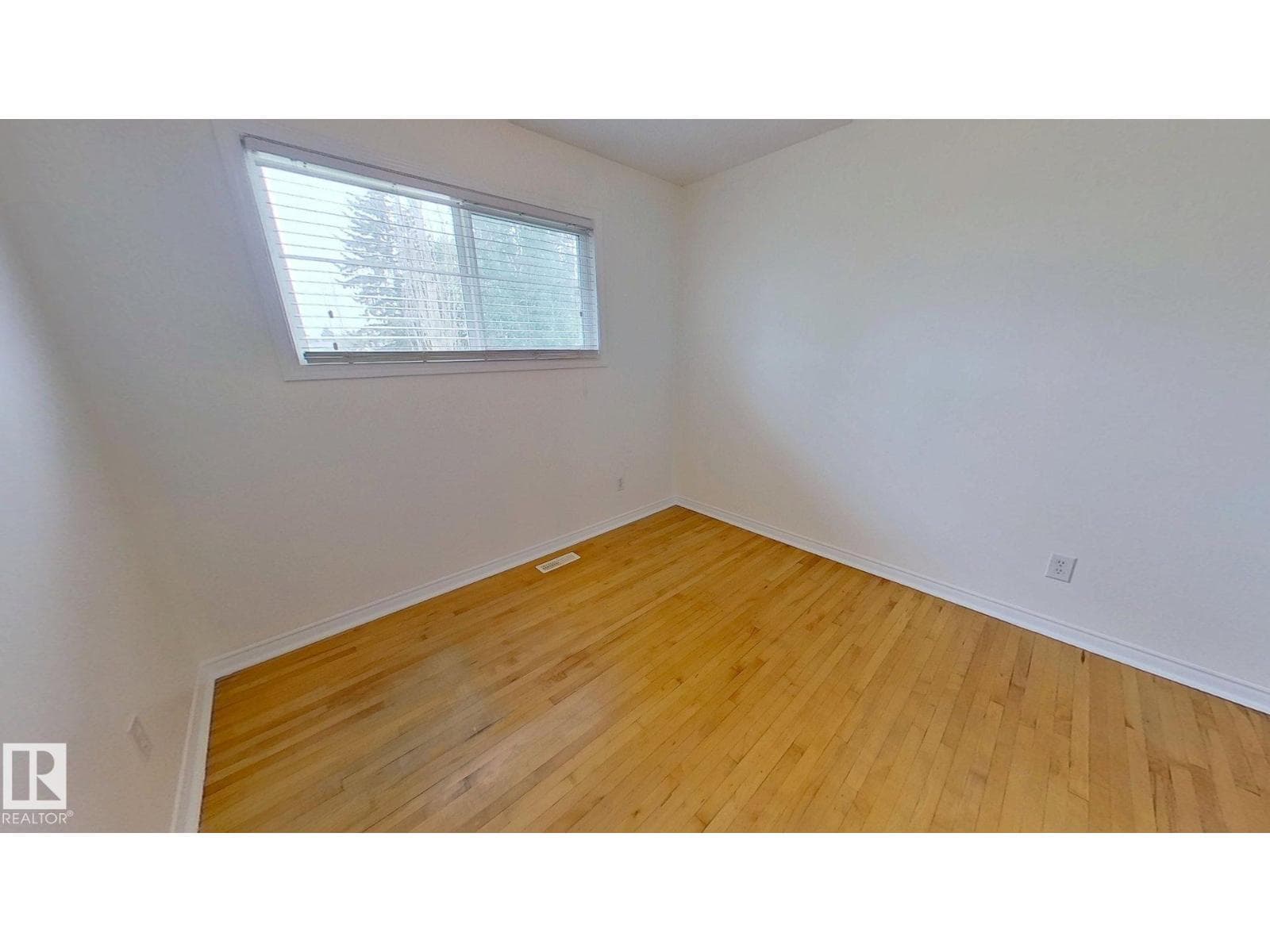 3432 81 ST NW photo 8