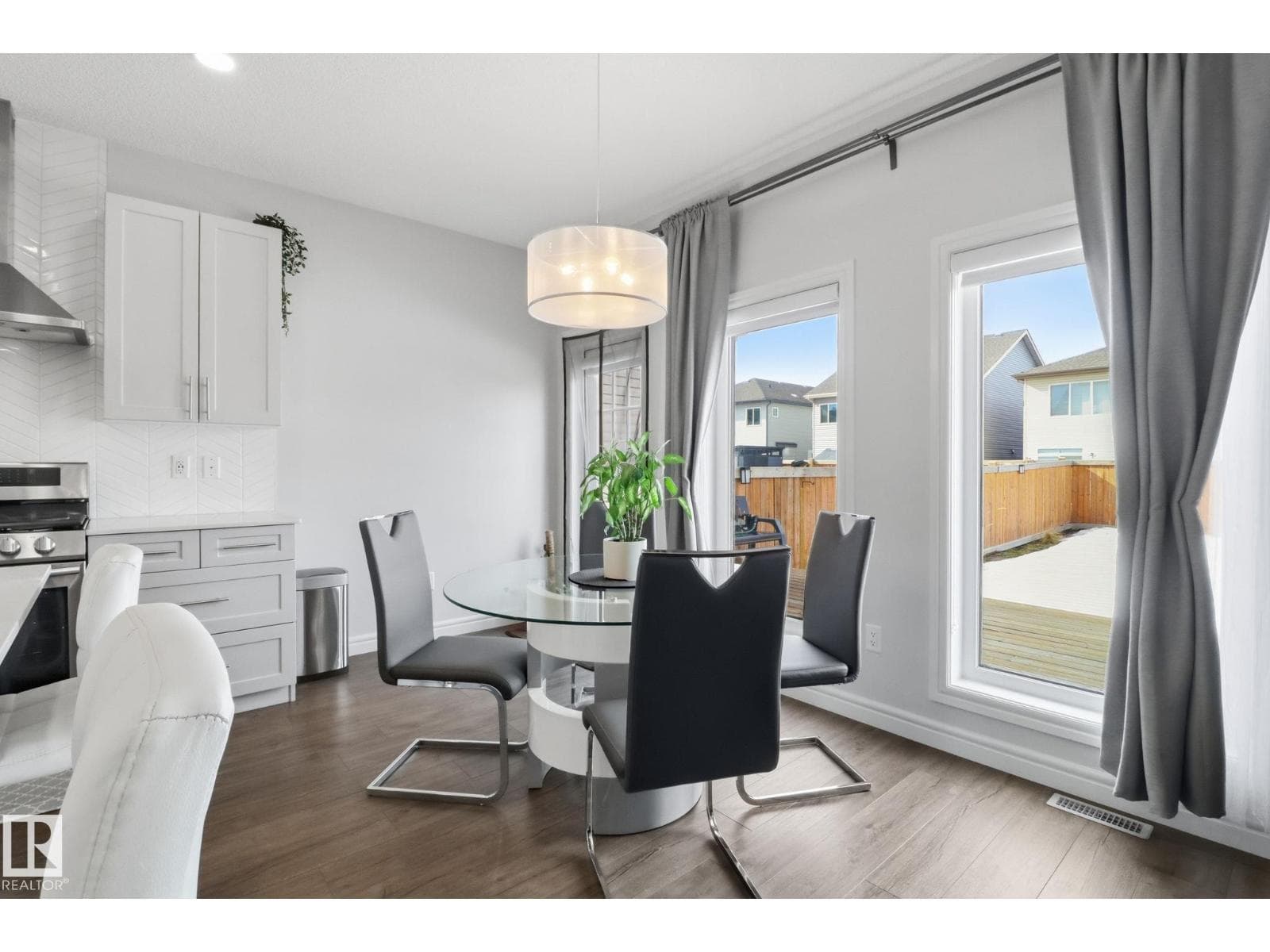 812 176 ST SW photo 3