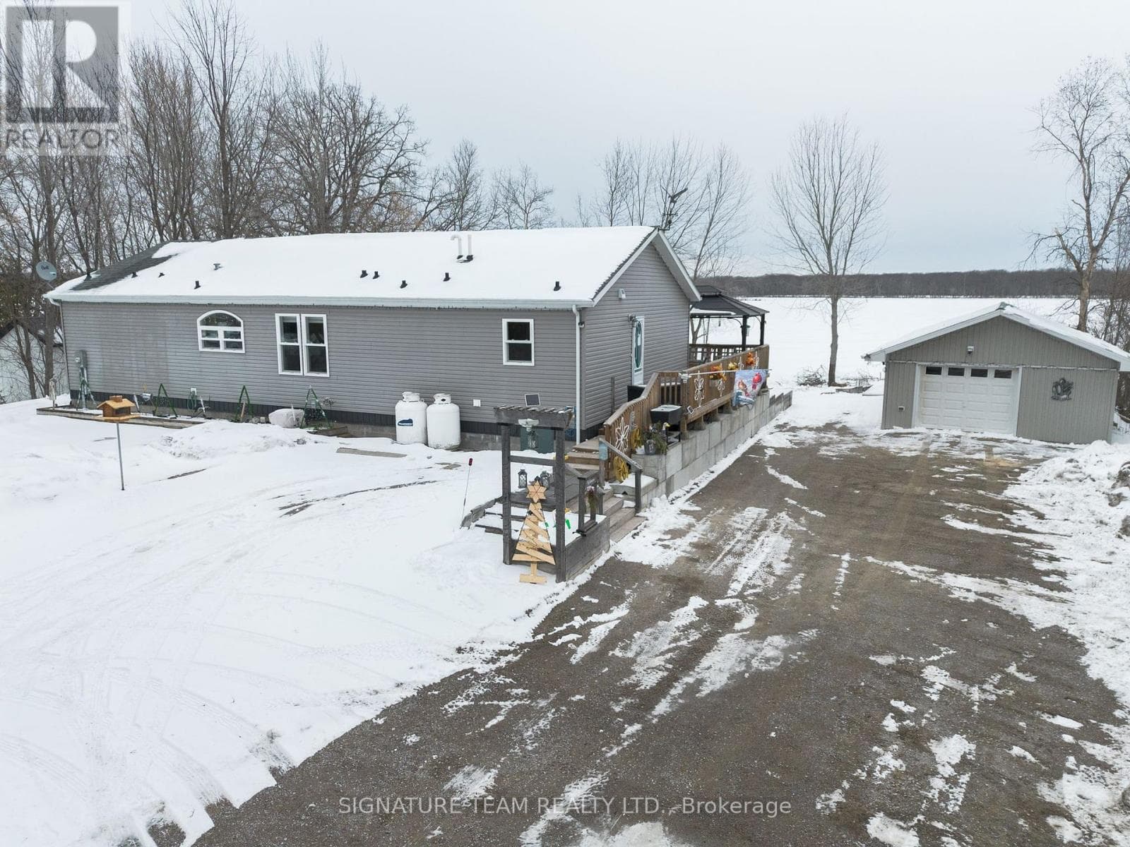 3 bed 2 bath single family at 428 LACROIX BAY ROAD — $599,900