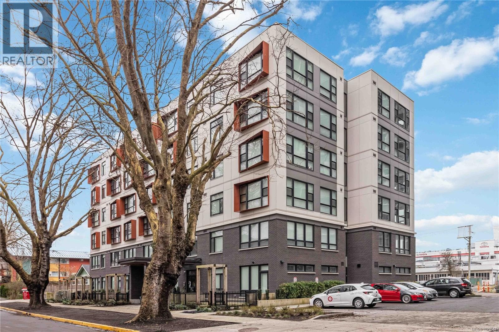 1 bed 1 bath single family at 202 629 Speed Ave — $449,000