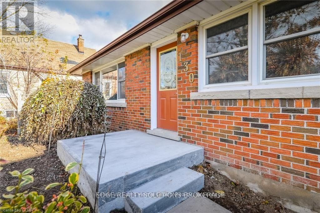 130 FORFAR STREET E photo 4