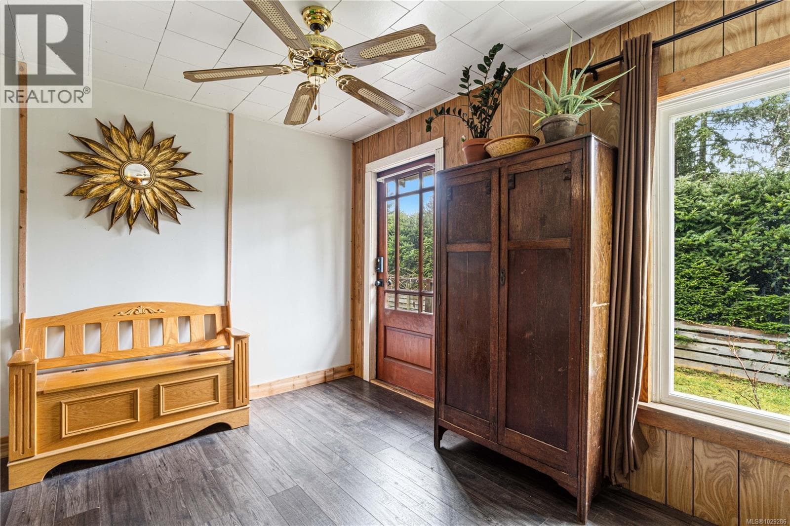 980 Poplar Way photo 3