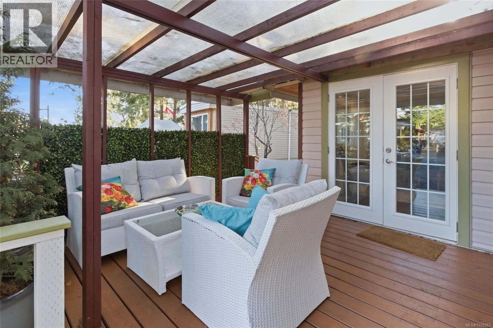 49 1247 Arbutus Rd photo 4