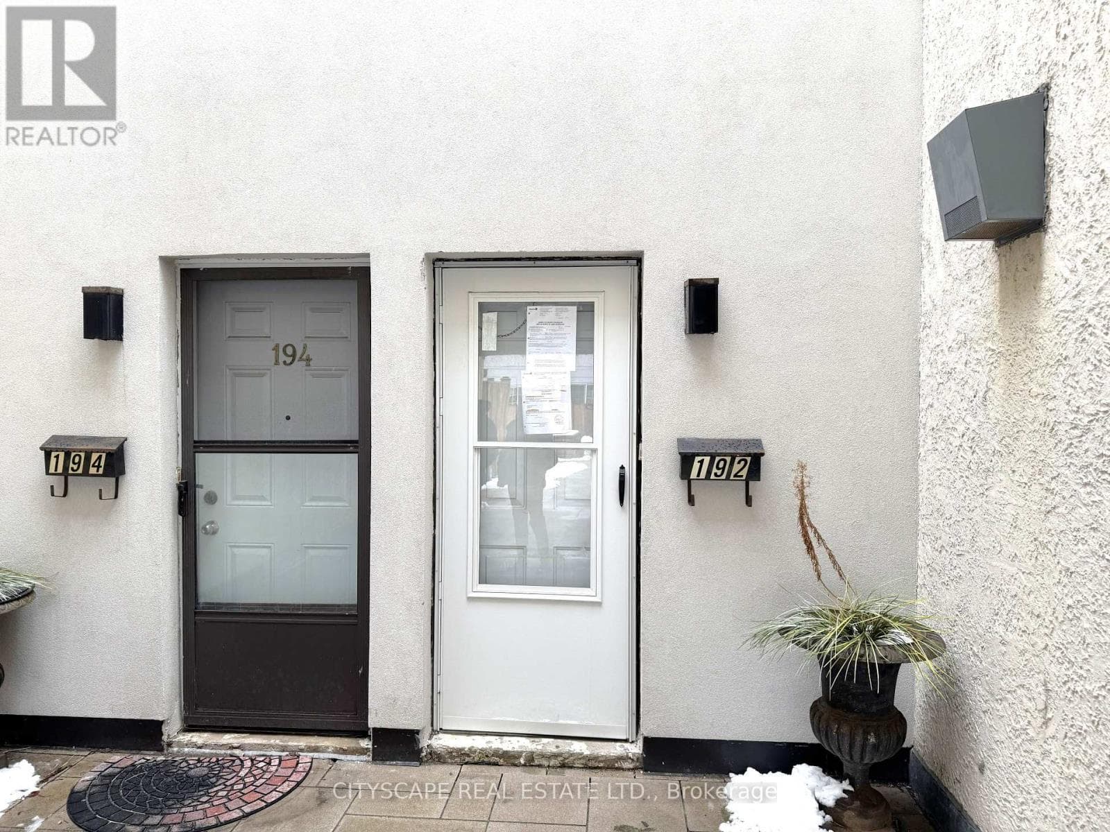 192 - 1055 DUNDAS STREET E photo 2
