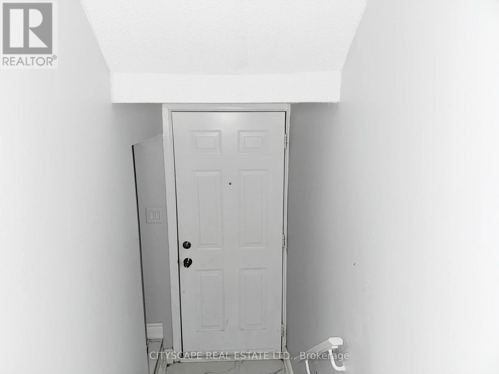 192 - 1055 DUNDAS STREET E photo 3