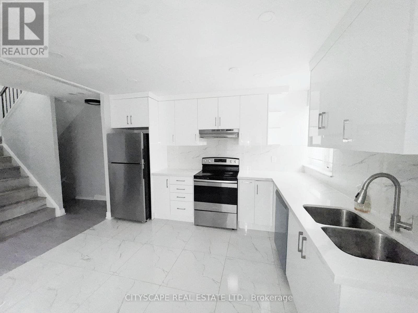 192 - 1055 DUNDAS STREET E photo 4