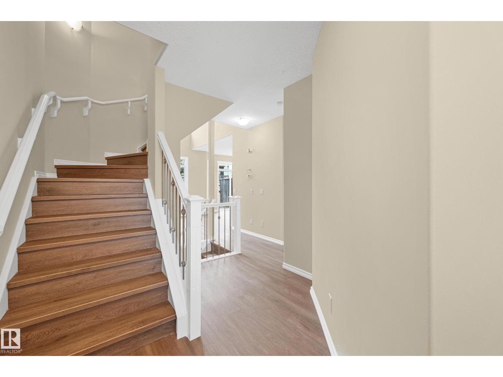 11544 11 AV SW photo 2