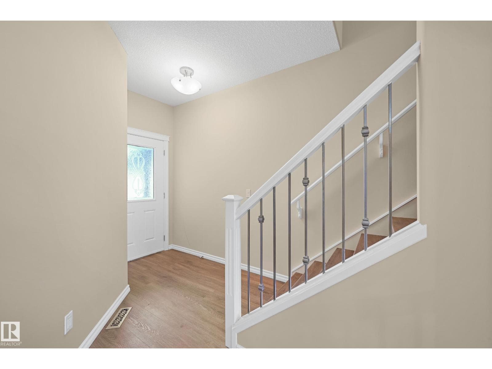 11544 11 AV SW photo 3