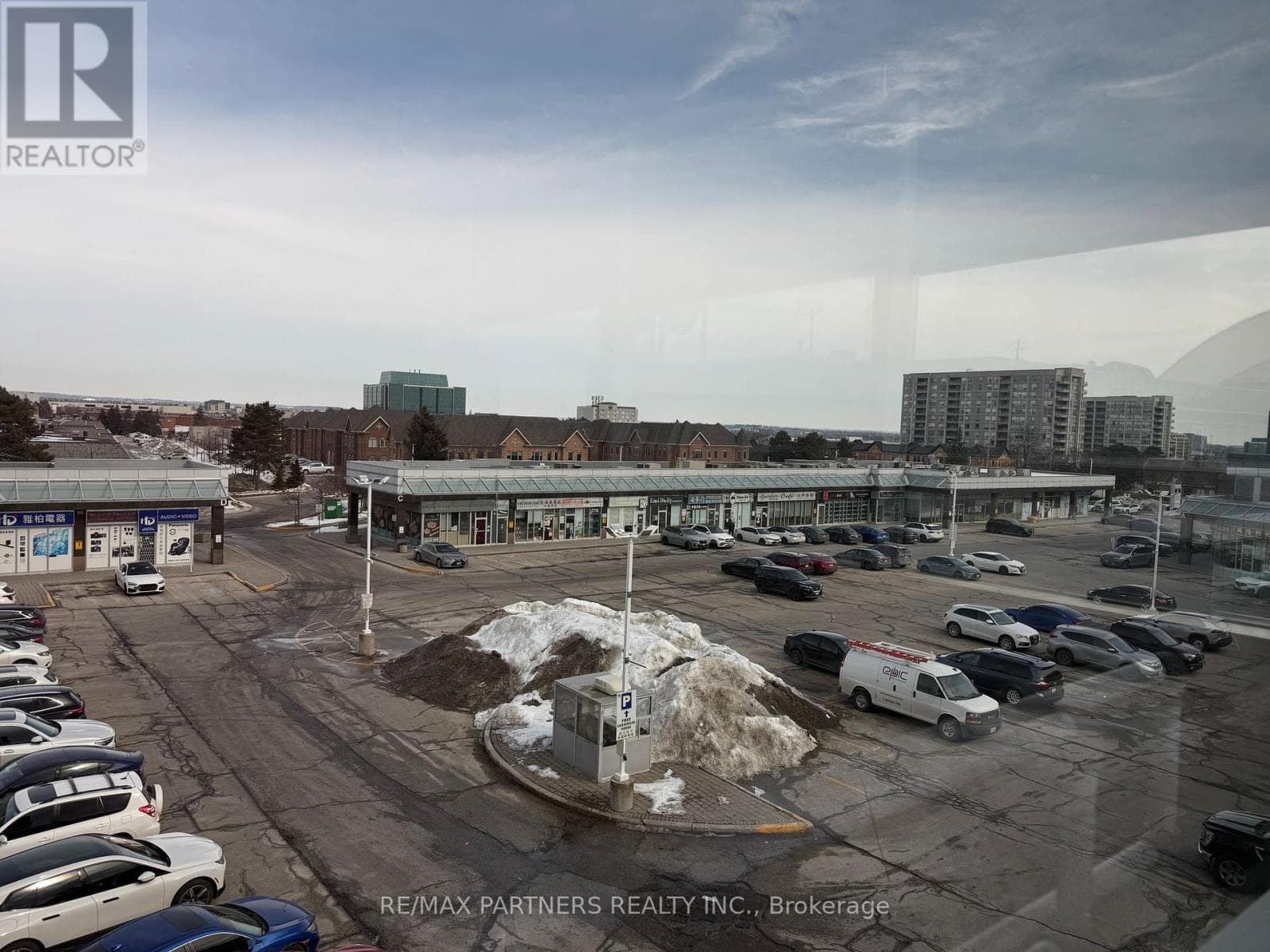 323&325 - 550 HIGHWAY 7 E photo 4