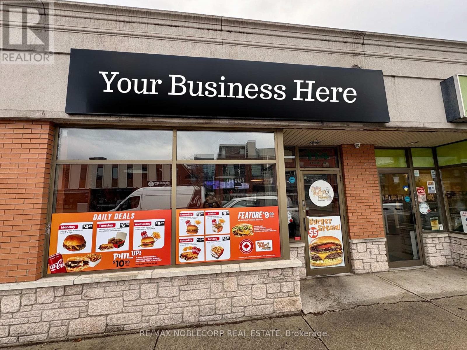 1 bath business at 4 - 114 LAKESHORE ROAD E — $249,000