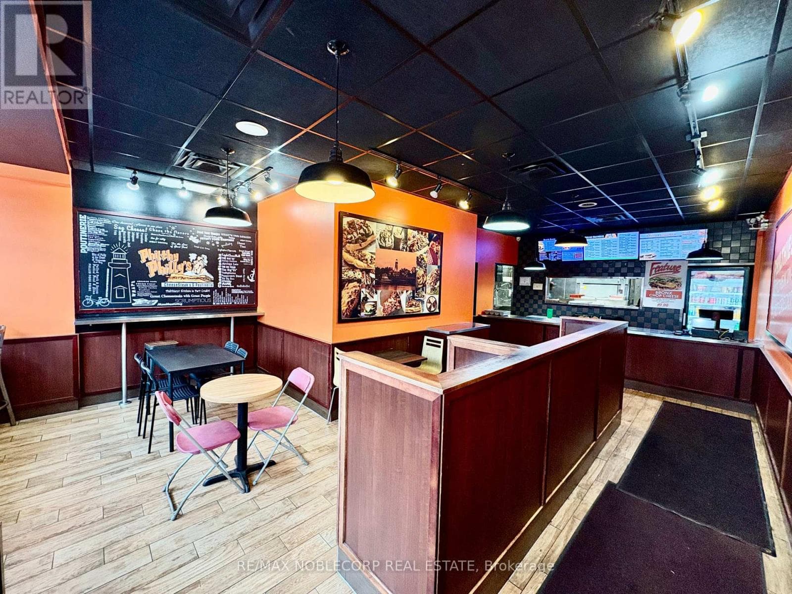 4 - 114 LAKESHORE ROAD E photo 2