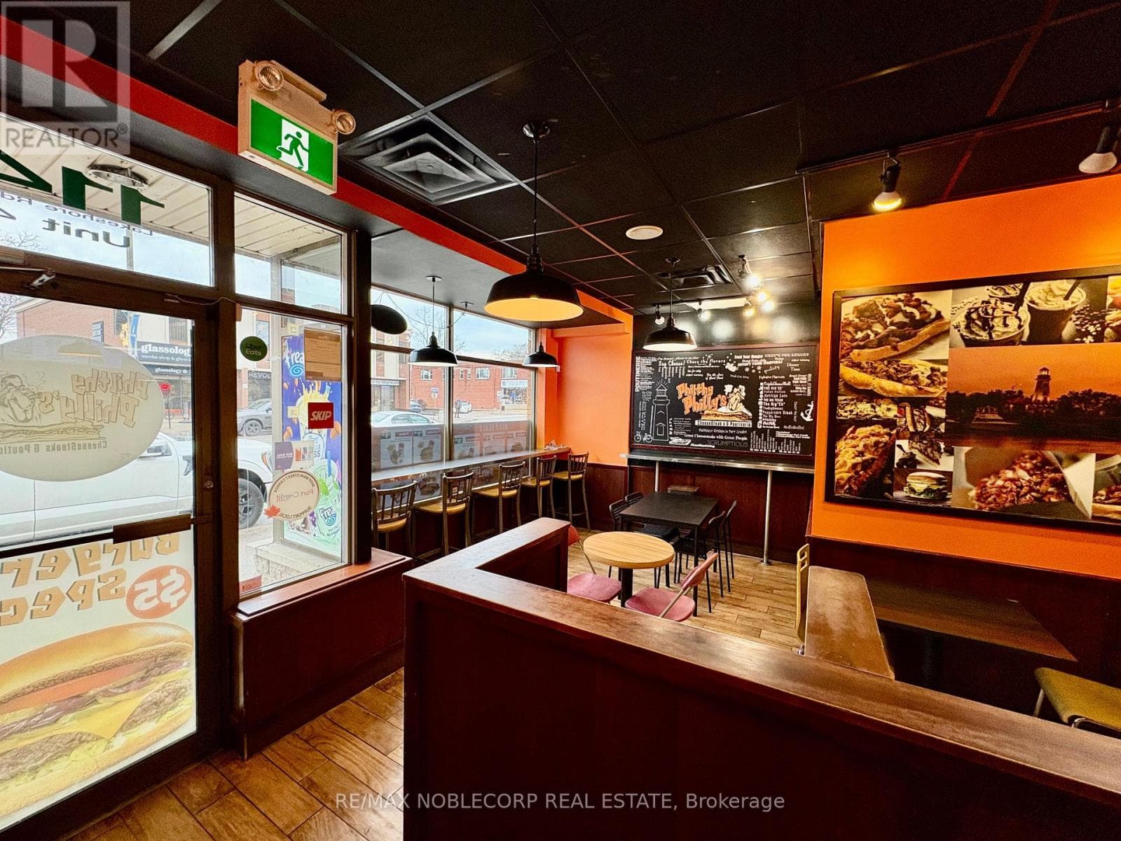 4 - 114 LAKESHORE ROAD E photo 3
