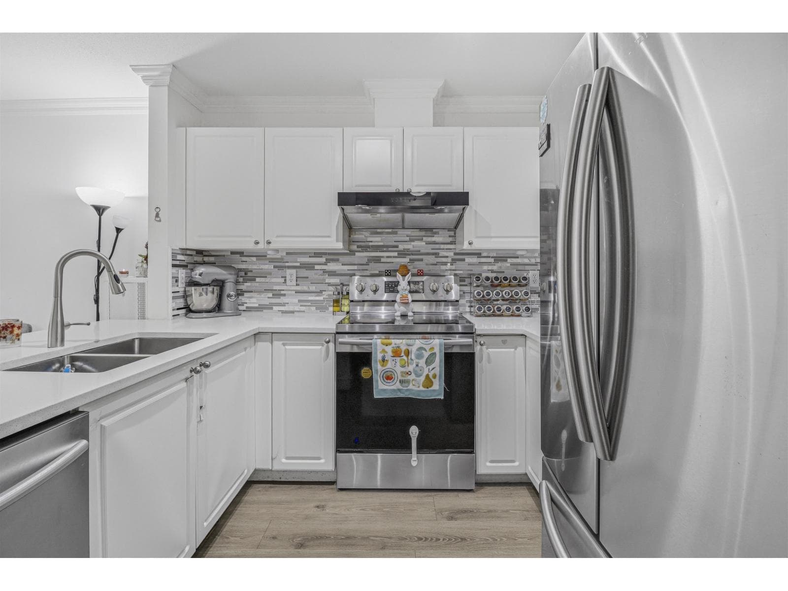 411 13733 74 AVENUE photo 5