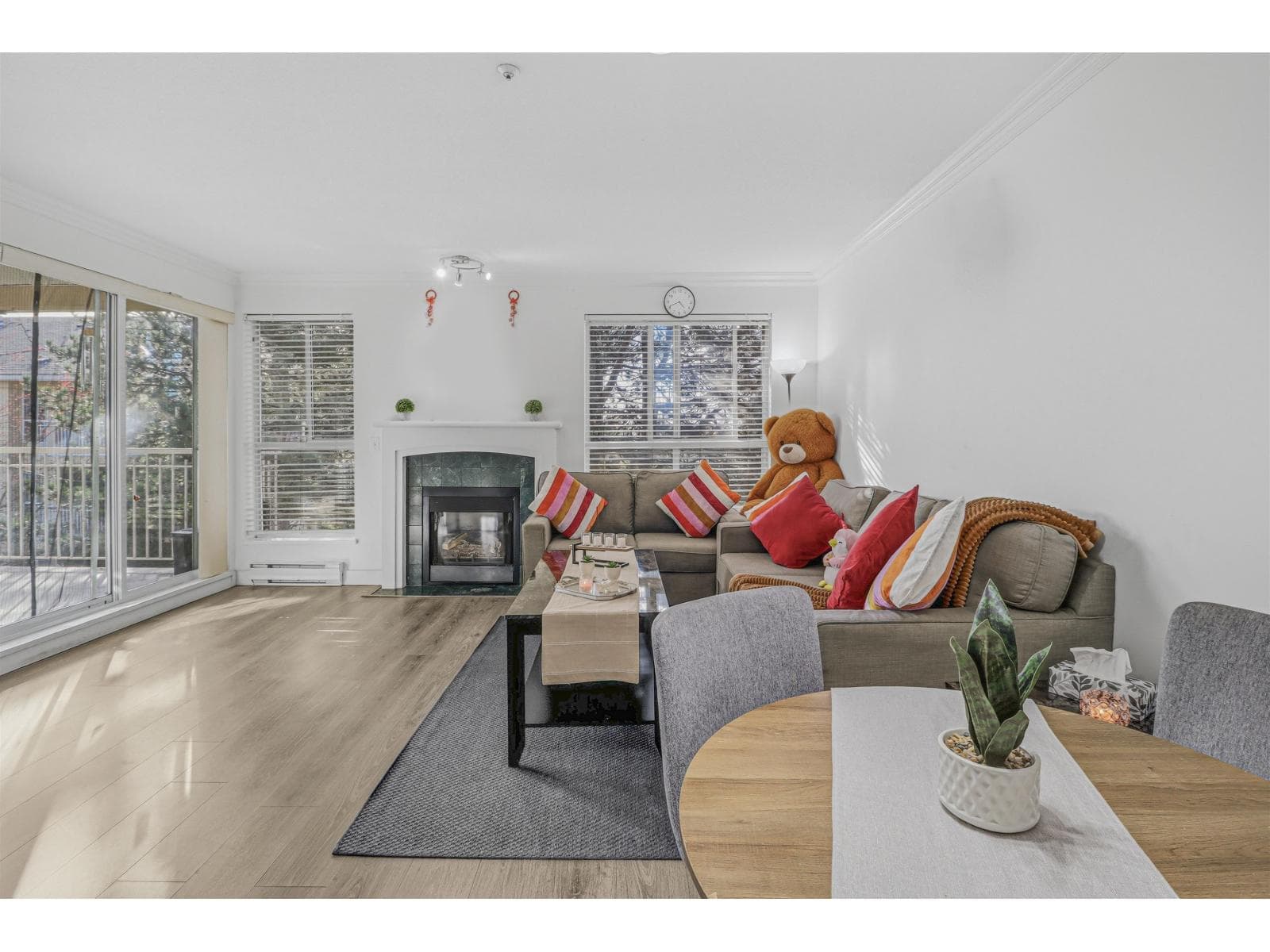 411 13733 74 AVENUE photo 2