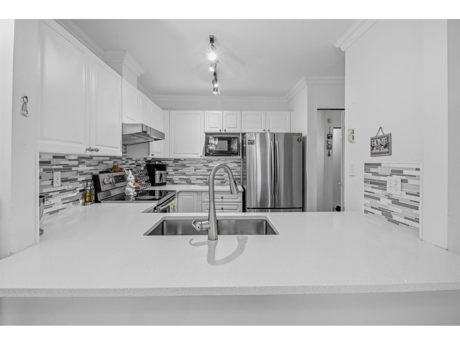 411 13733 74 AVENUE photo 4
