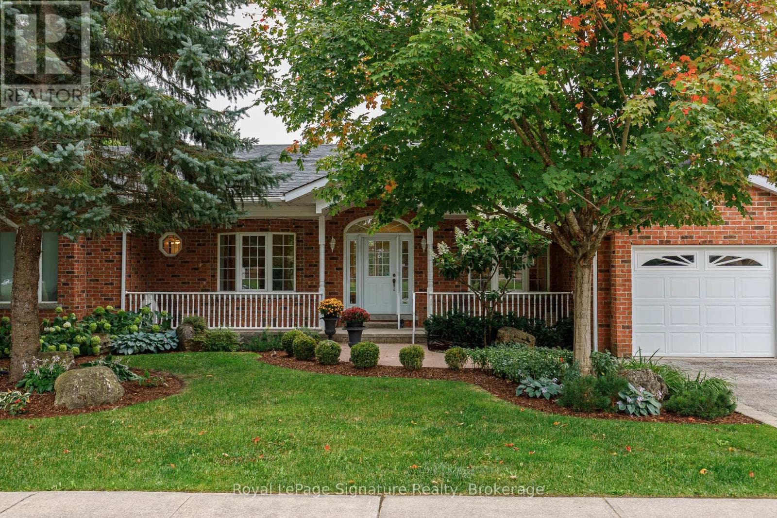 180 RUSSELL STREET E photo 2
