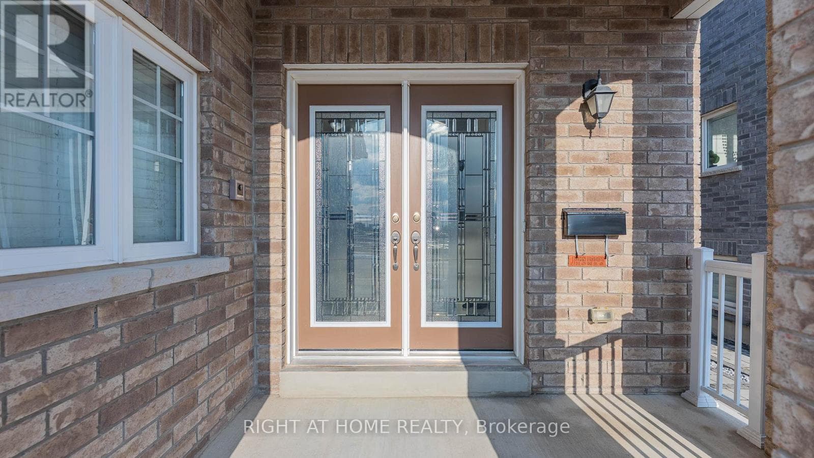 707 AUDLEY ROAD S photo 2
