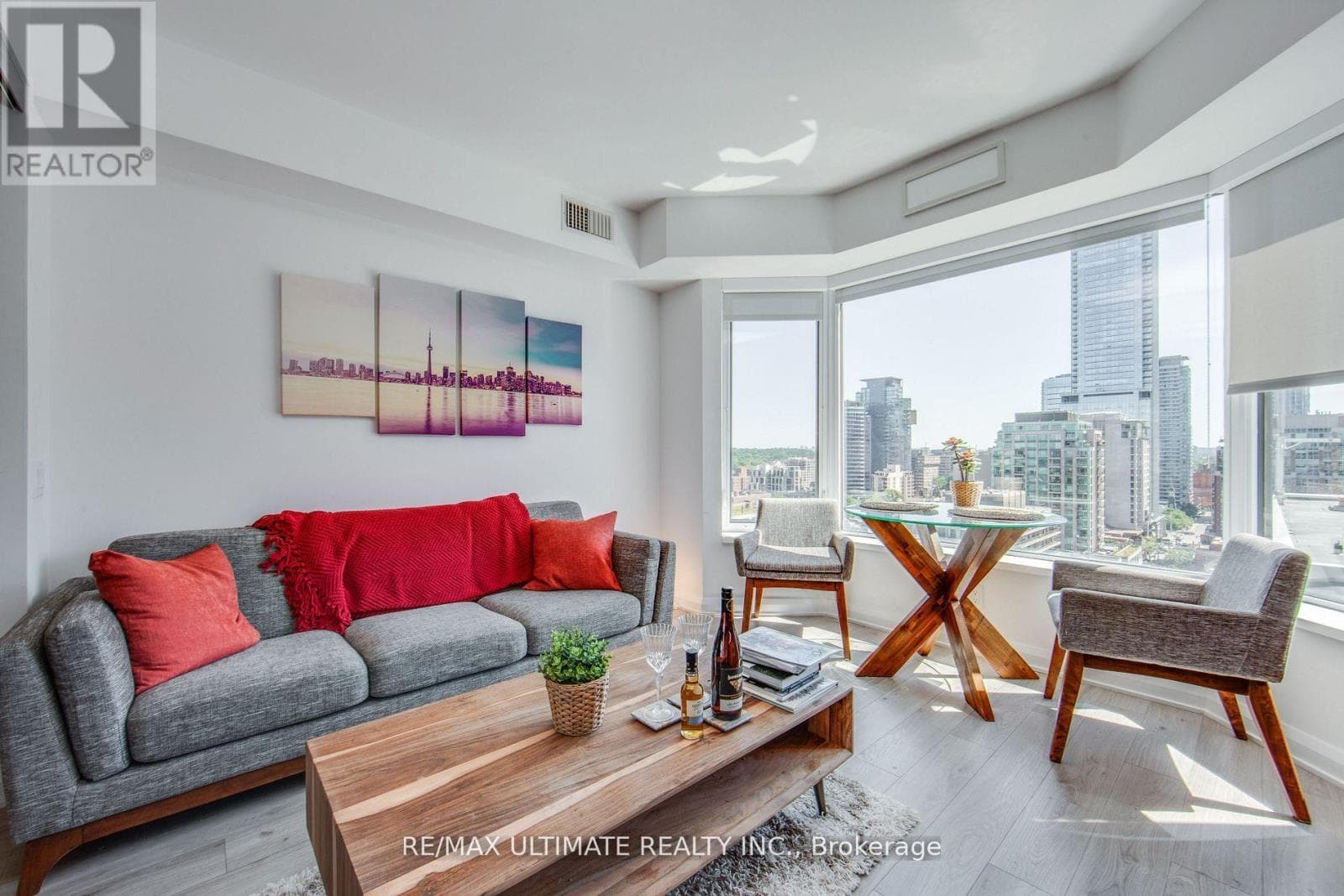1 bed 1 bath single family at 1705 - 155 YORKVILLE AVENUE — $505,000