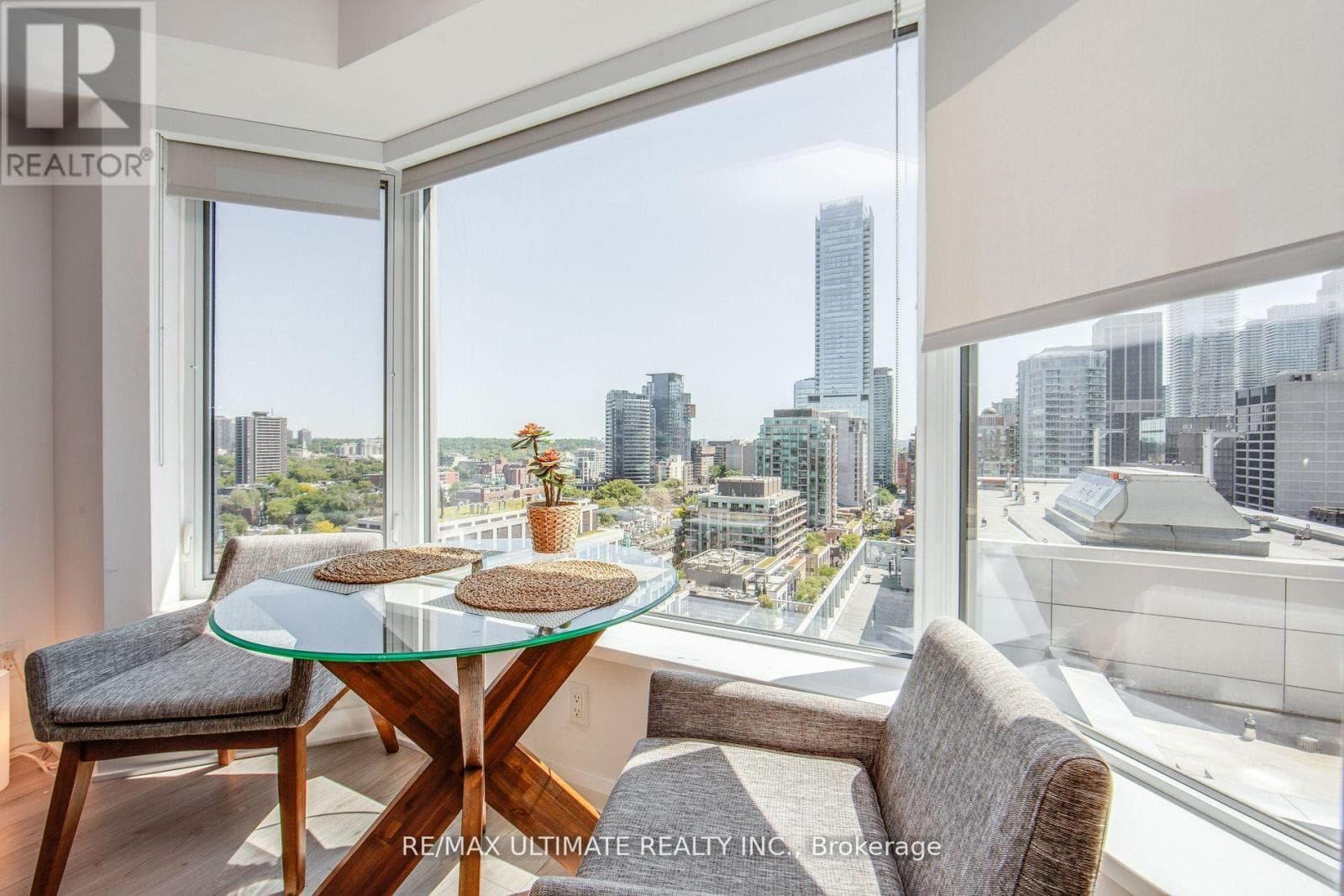 1705 - 155 YORKVILLE AVENUE photo 4