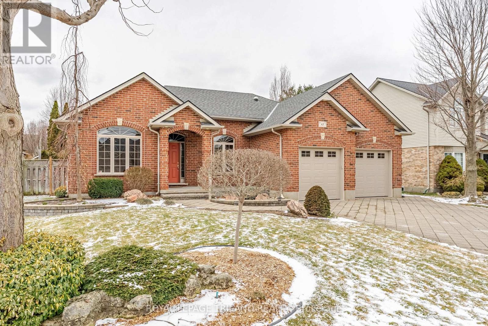 43 PINEHURST DRIVE photo 4