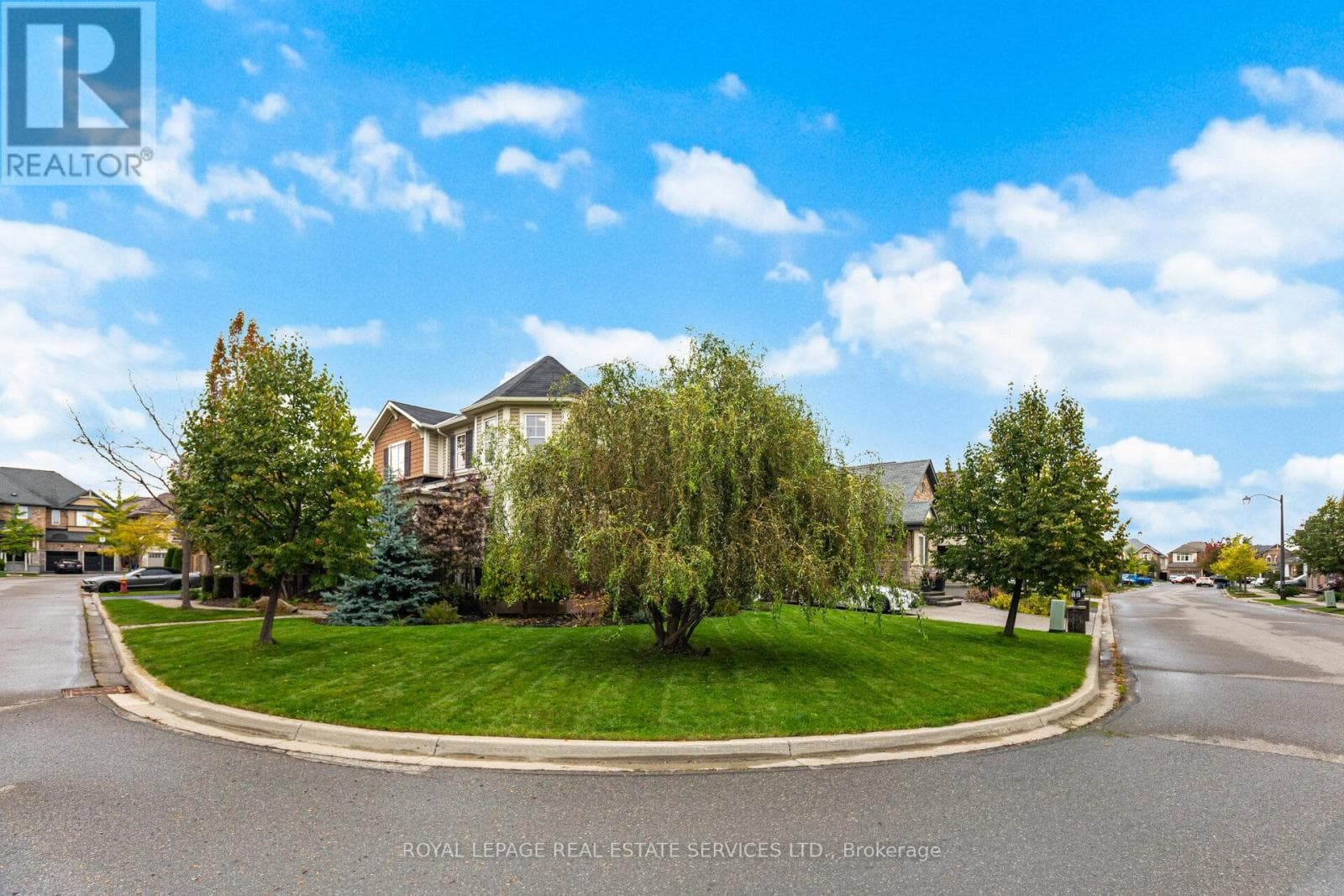 444 COOMBS COURT photo 5