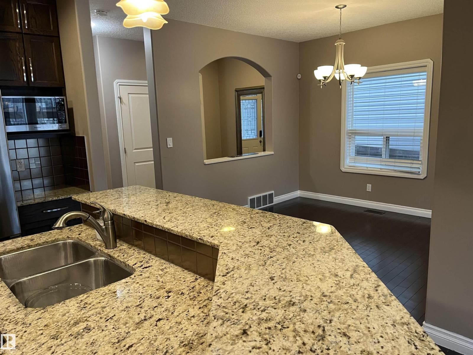21917 95A AV NW photo 2