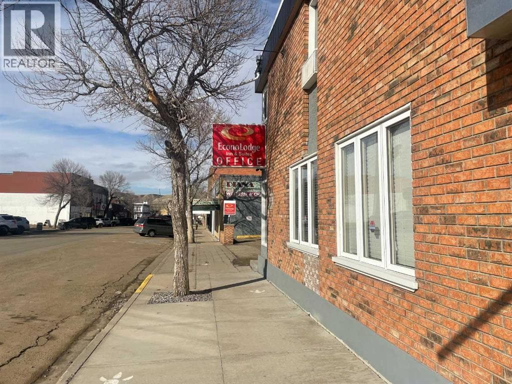 392 Centre Street — photo 2