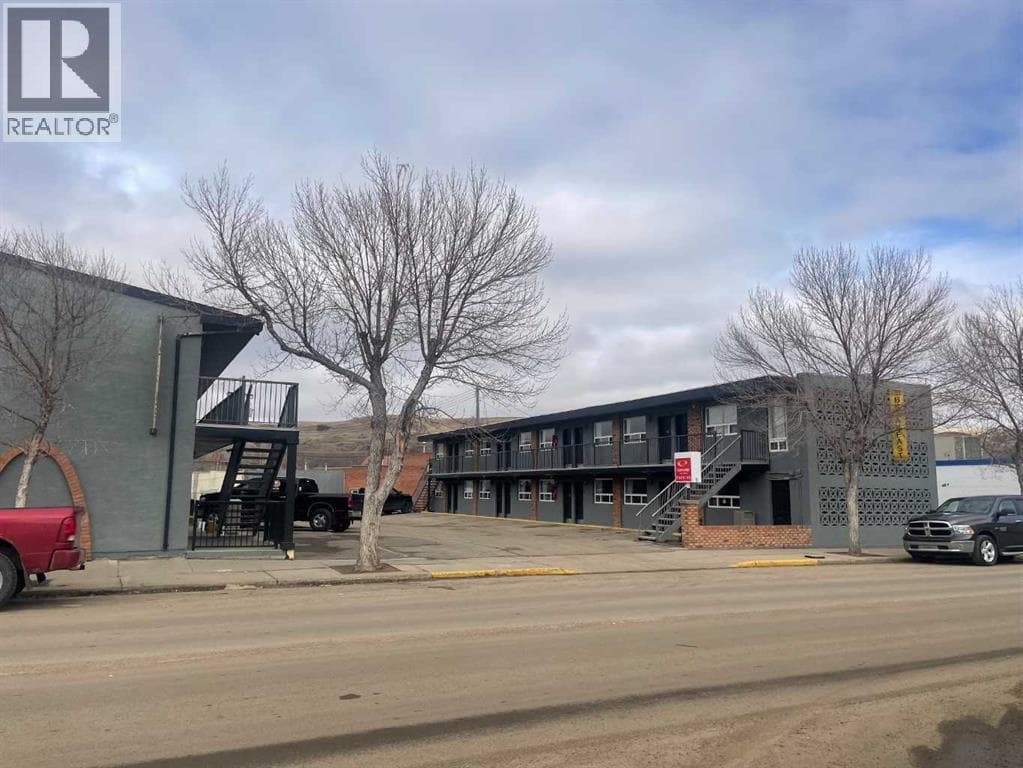 392 Centre Street — photo 3