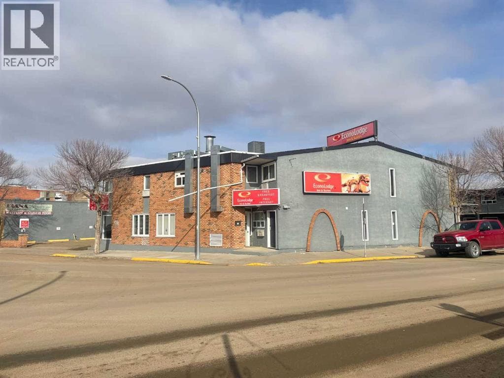 392 Centre Street — photo 4