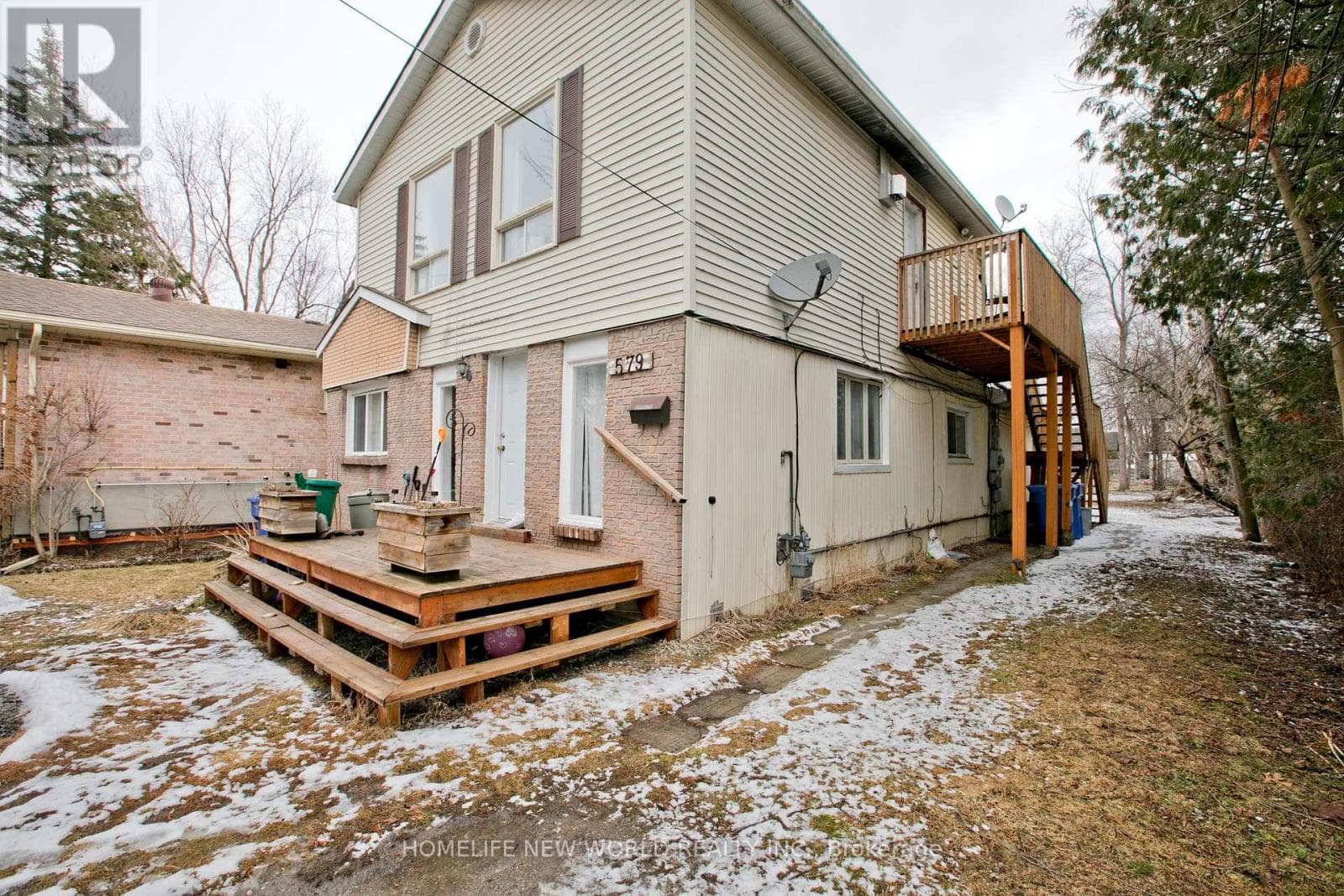 579 LAKE DRIVE S photo 2
