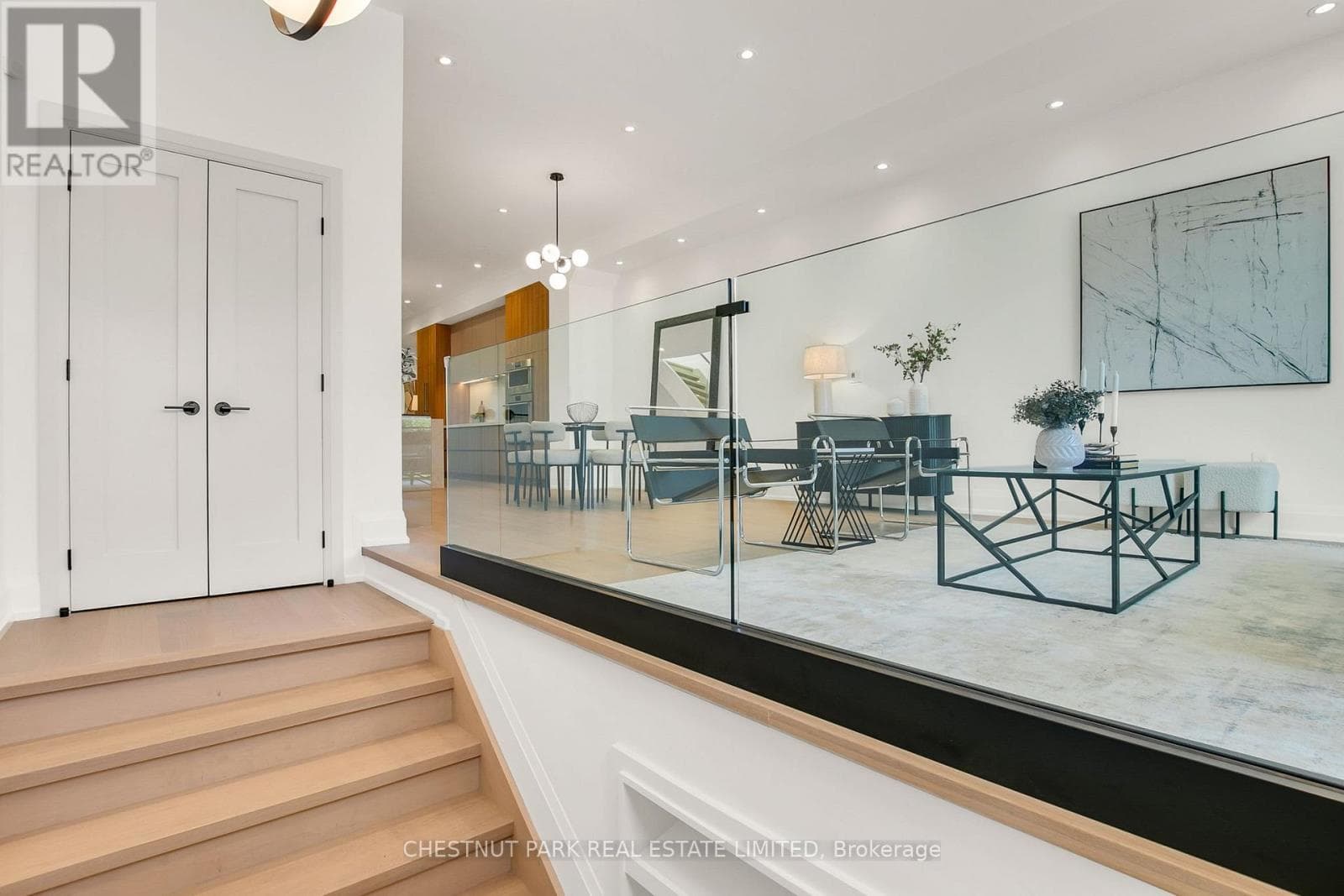 1031 SPADINA ROAD photo 2