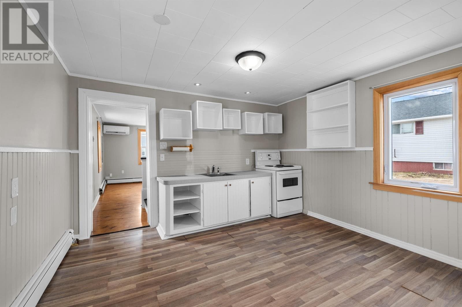 441 NOTRE DAME Street photo 2