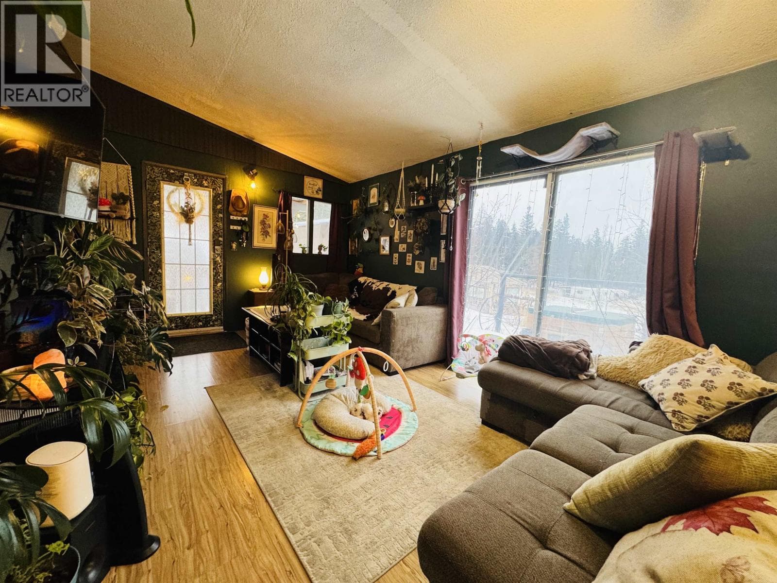 7593 MCCAULEY ROAD photo 5