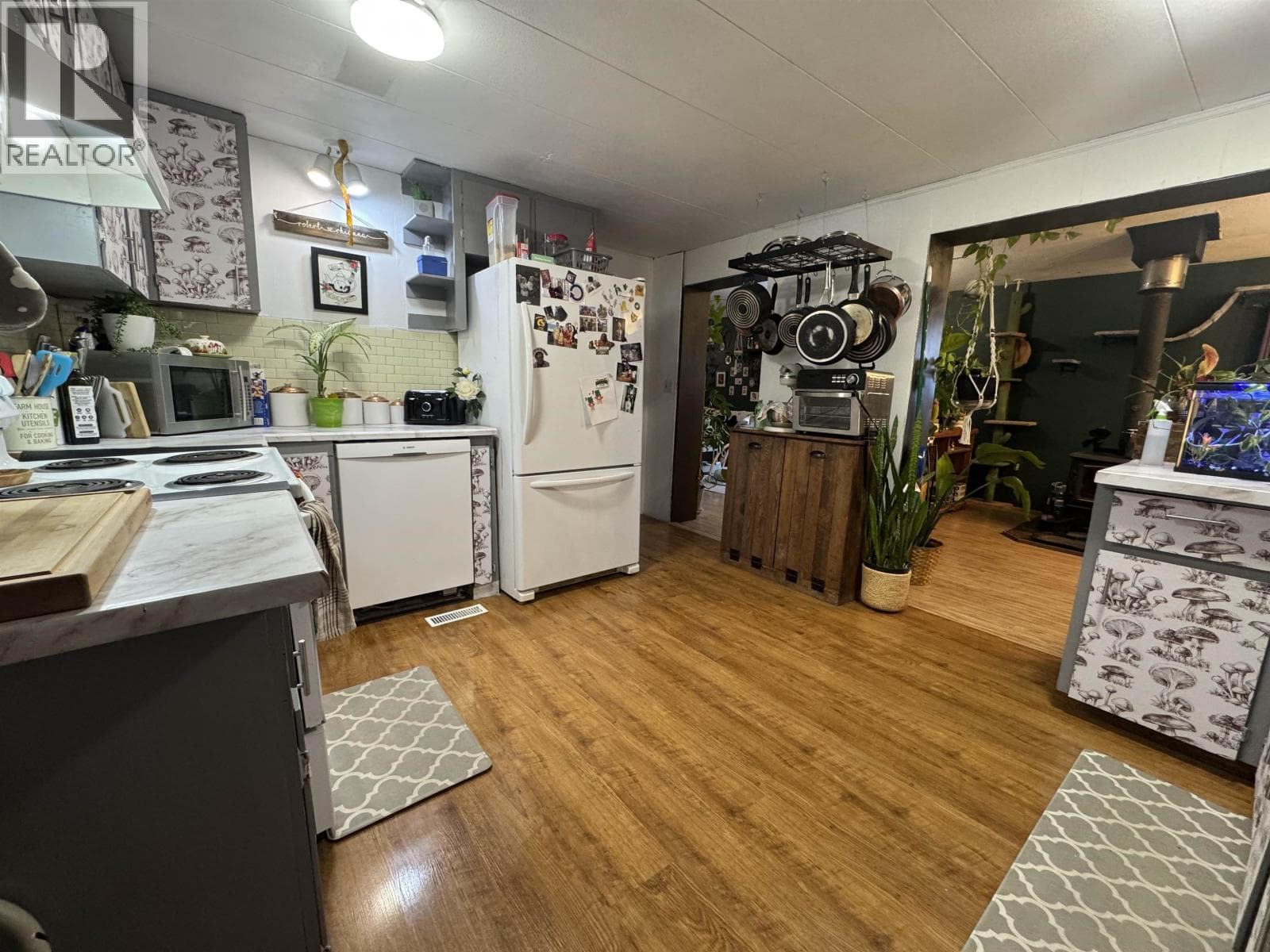 7593 MCCAULEY ROAD photo 4